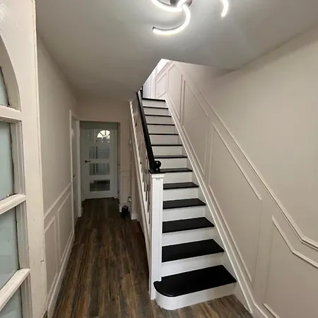 Private Bedroom Near Airport Проживание в семье